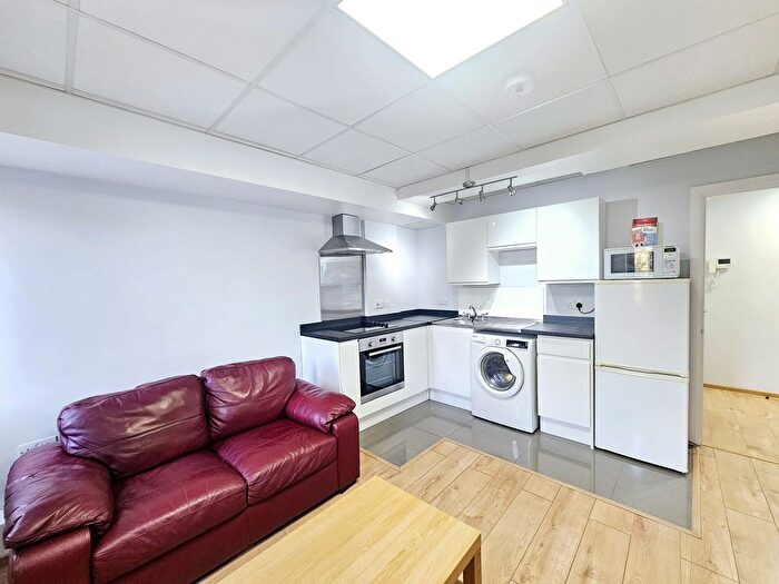 1 Bedroom Flat To Rent In London Road, Southampton, SO15