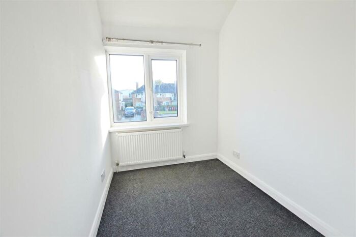 3 Bedroom Terraced House For Sale In Long Readings Lane, Slough, SL2
