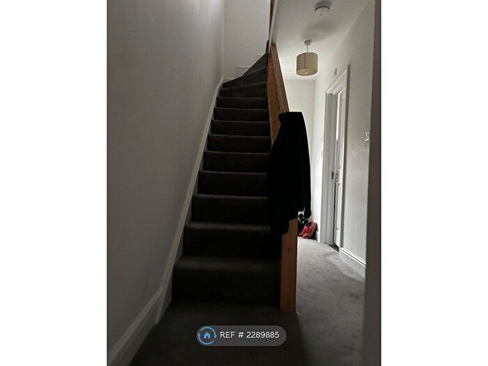 2 Bedroom Flat To Rent In Cavendish Road, London, SW12