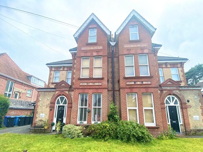 2 Bedroom Flat To Rent In Balmoral Road, Poole, BH14