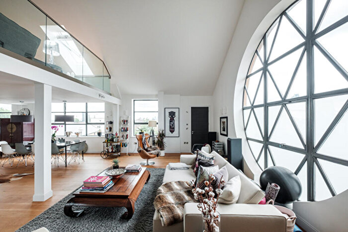 3 Bedroom Flat For Sale In Windsor Street, London, N1