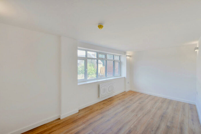 Studio To Rent In Sumner Road, Harrow, HA1