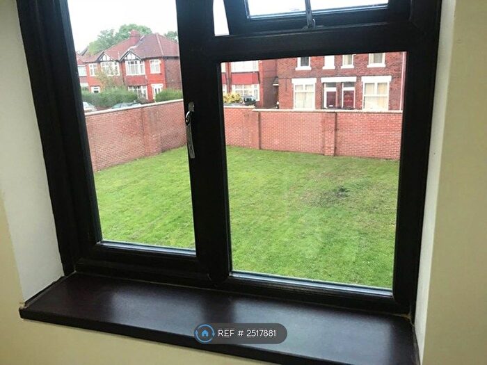 2 Bedroom Flat To Rent In Greton Close, Manchester, M13