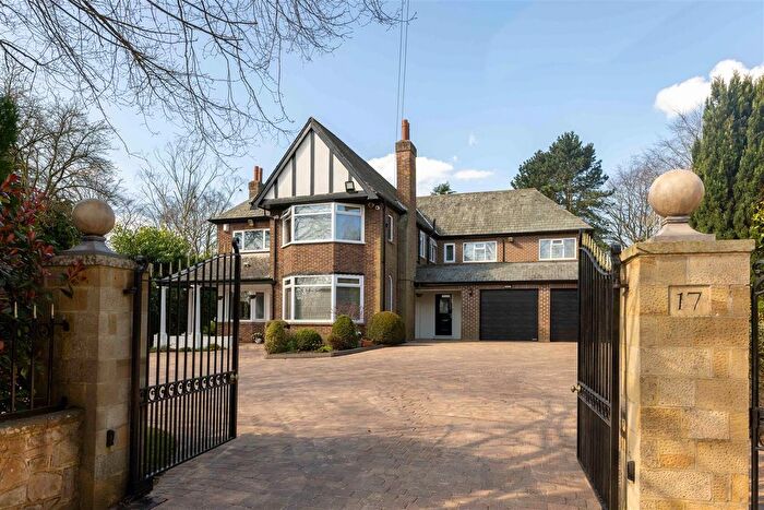 6 Bedroom Detached House For Sale In Sandmoor Avenue, Alwoodley, Leeds, LS17