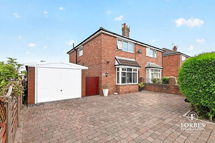 3 Bedroom Semi-Detached House For Sale In Hillpark Avenue, Hoghton, PR5