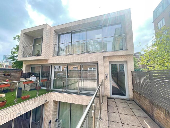 2 Bedroom Apartment To Rent In Seven Sisters Road, London, N4