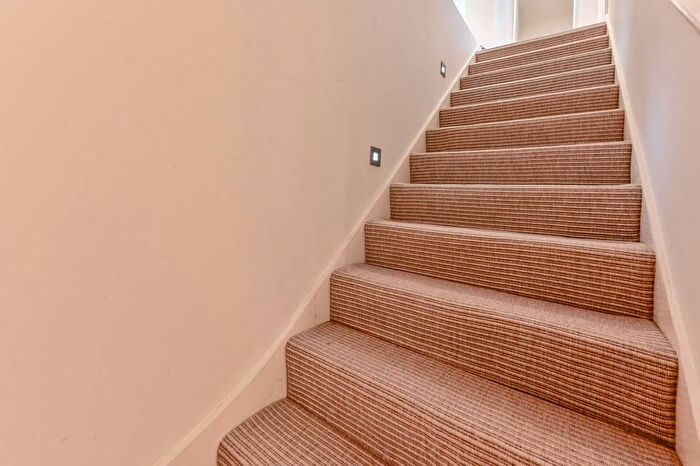 2 Bedroom Flat To Rent In Prince Of Wales Road, Kentish Town, London, NW5