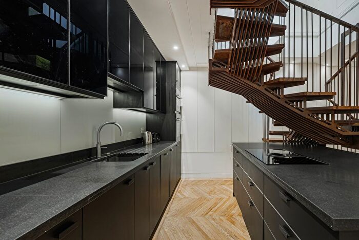5 Bedroom Flat To Rent In London, NW1