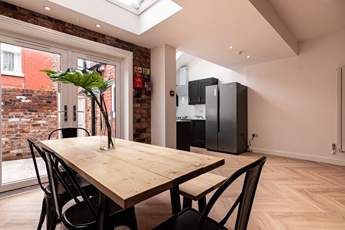 7 Bedroom Semi Detached House To Rent In Woodcroft Road, Liverpool, L15