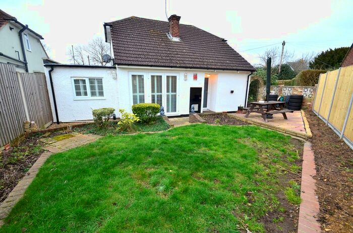 2 Bedroom Flat To Rent In Gibson Place, Stanwell, Staines, TW19