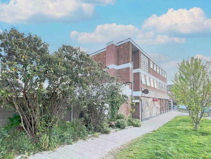 3 Bedroom Flat To Rent In High Street, New Malden, KT3