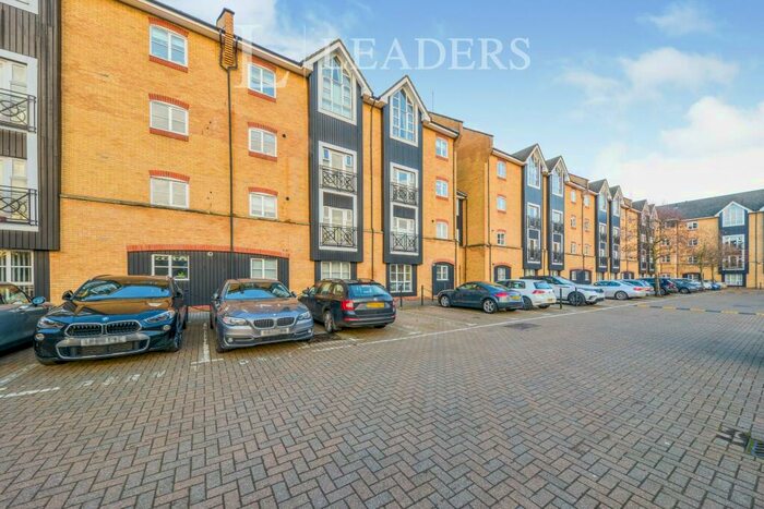 3 Bedroom Apartment To Rent In Evans Wharf, HP3