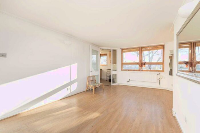 Flat To Rent In Blantyre Walk, Chelsea, SW10