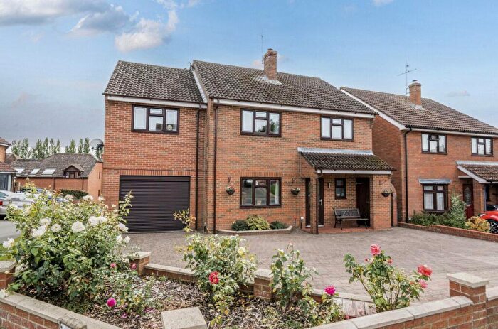 4 Bedroom Detached House For Sale In Mercia Avenue, Charlton, SP10