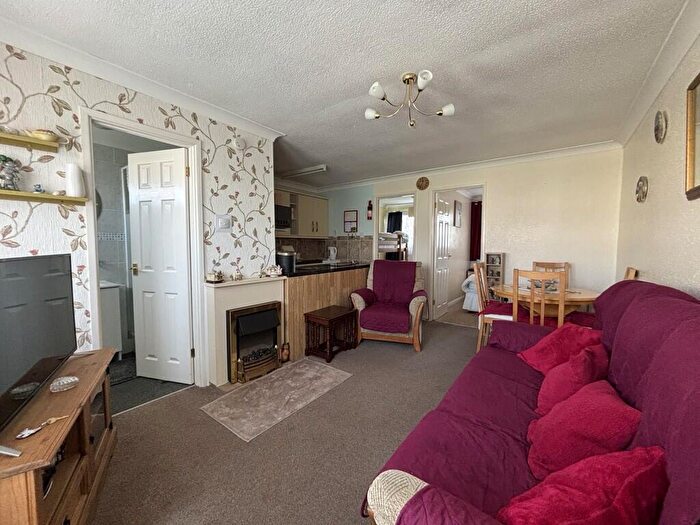 2 Bedroom Chalet For Sale In Beach Road, Hemsby, Great Yarmouth, NR29