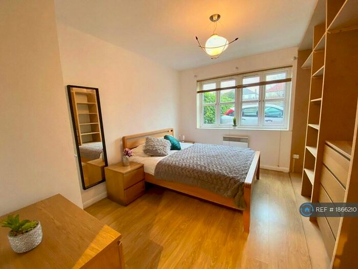1 Bedroom Flat To Rent In Ladysmith Road, Enfield, EN1