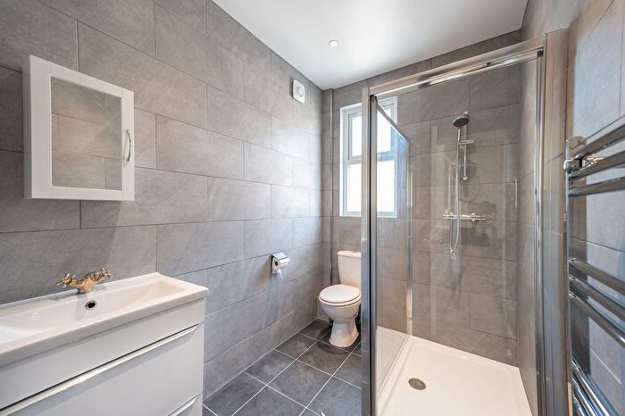 1 Bedroom Flat To Rent In Enfield Road, Ealing, Brentford, TW8