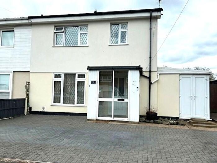 3 Bedroom Semi-Detached House For Sale In Birds Nest Avenue, New Parks, Leicester, LE3
