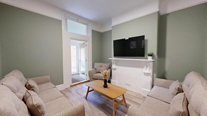 7 Bedroom House To Rent In Longbrook Street, EX4