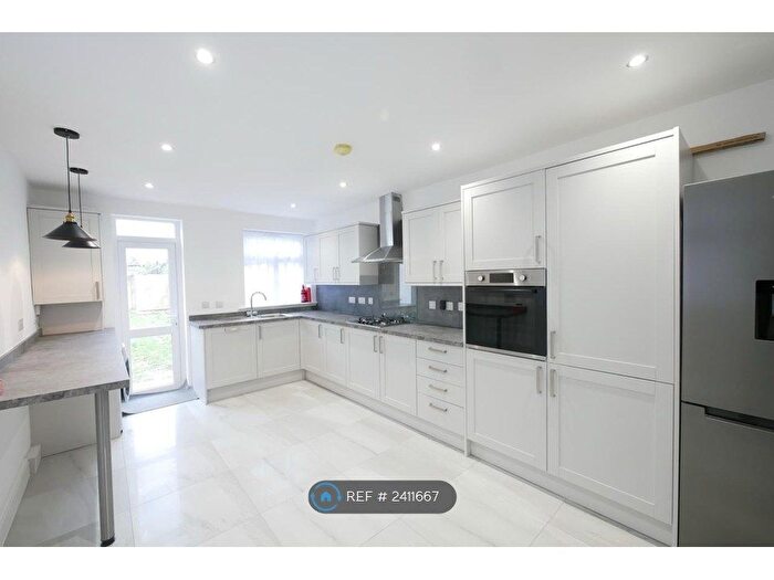 3 Bedroom Terraced House To Rent In Wanstead Park Road, Ilford, IG1