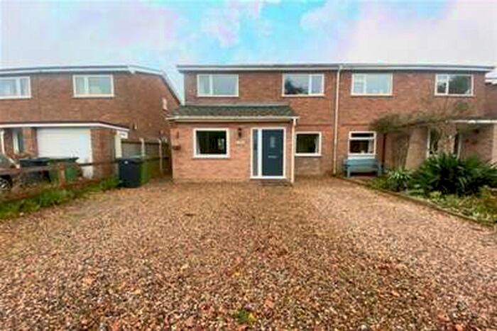 3 Bedroom House To Rent In New Road, NR9