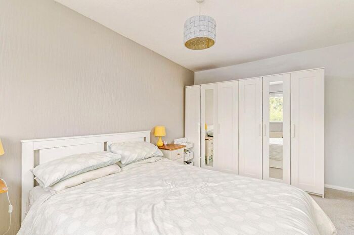 3 Bedroom End Terrace House For Sale In Whitnash Close, Balsall Common, CV7