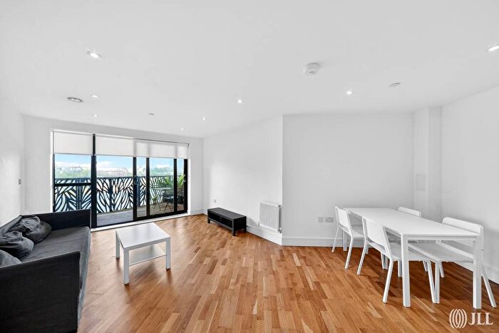 2 Bedroom Apartment For Sale In Leven Road London, E14