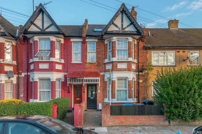 4 Bedroom Maisonette To Rent In Litchfield Gardens, Willesden, London NW10