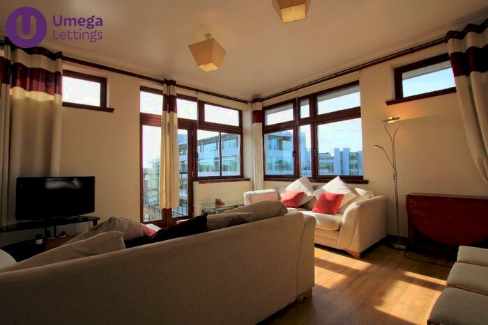 3 Bedroom Flat To Rent In High Riggs, Tollcross, Edinburgh, EH3