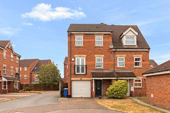 3 Bedroom Semi-Detached House For Sale In Fosseway, Gainsborough, DN21