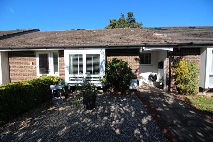 2 Bedroom Bungalow For Sale In Southwood Close, London, KT4