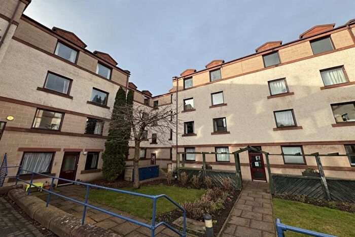 2 Bedroom Flat To Rent In Dorset Place, EH11