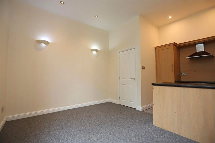 2 Bedroom Flat To Rent In Withington Road, Whalley Range, Manchester, M16