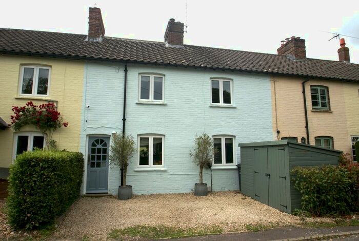 2 Bedroom Cottage To Rent In Wildhern, Wildhern, SP11