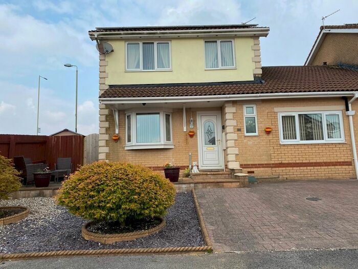 Houses for sale in Gilfach Goch, CF39, Rhondda Cynon Taff