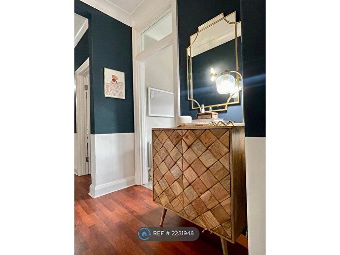 2 Bedroom Flat To Rent In Bushey Mansions, London, SW20