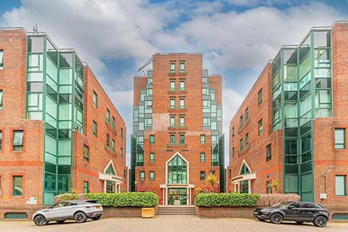 1 Bedroom Flat To Rent In Aegon House, Lanark Square, Limeharbour, Cross Harbour, South Quay, Canary Wharf, London, E14