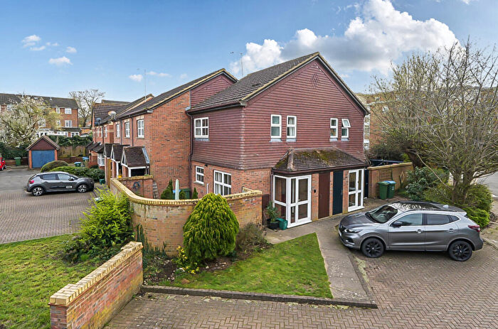 1 Bedroom Terraced House For Sale In Old Brewery Close, Aylesbury, HP21