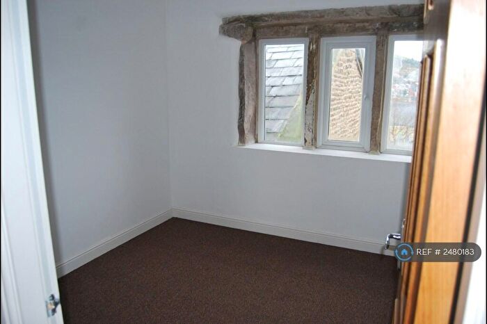 2 Bedroom Flat To Rent In Stamford Street, Mossley, Ashton-Under-Lyne, OL5