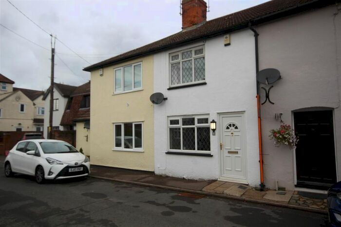 2 Bedroom Property To Rent In Cricketers Row, Herongate, Brentwood, CM13