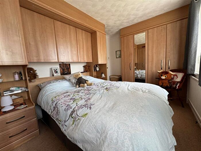 2 Bedroom Semi-detached Bungalow For Sale In Oxford Drive, Woodbridge, IP12