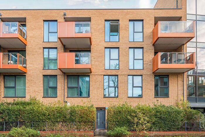 2 Bedroom Flat For Sale In Edmund Street, Camberwell, London, SE5