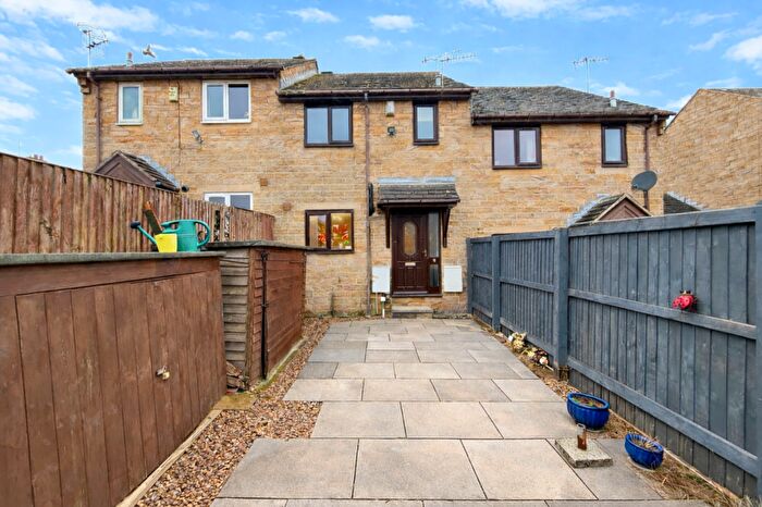 2 Bedroom Town House For Sale In Village Mews, Wilsden, Bradford, BD15