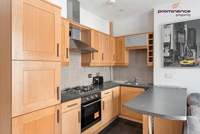 3 Bedroom Flat To Rent In Western Road, Hove, BN3