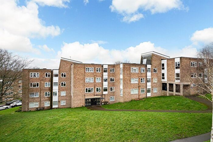 1 Bedroom Flat To Rent In Hilltop Road, Berkhamsted, Hertfordshire, HP4