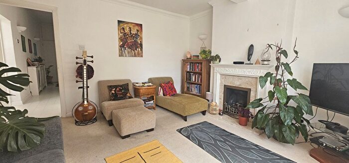 2 Bedroom Flat To Rent In Grove Park Road, London, SE9