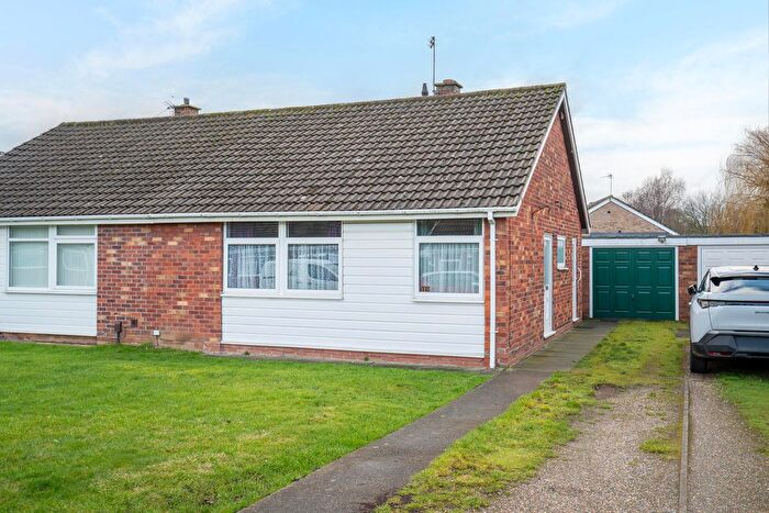 2 Bedroom Semi-detached Bungalow For Sale In Acorn Way, York, YO24