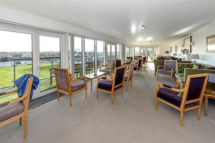 2 Bedroom Flat For Sale In Coal Orchard, Taunton, Somerset, TA1