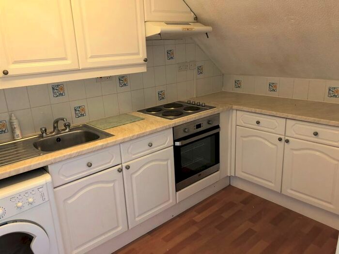 2 Bedroom Flat To Rent In Springwood Crescent, Edgware, Middlesex, HA8