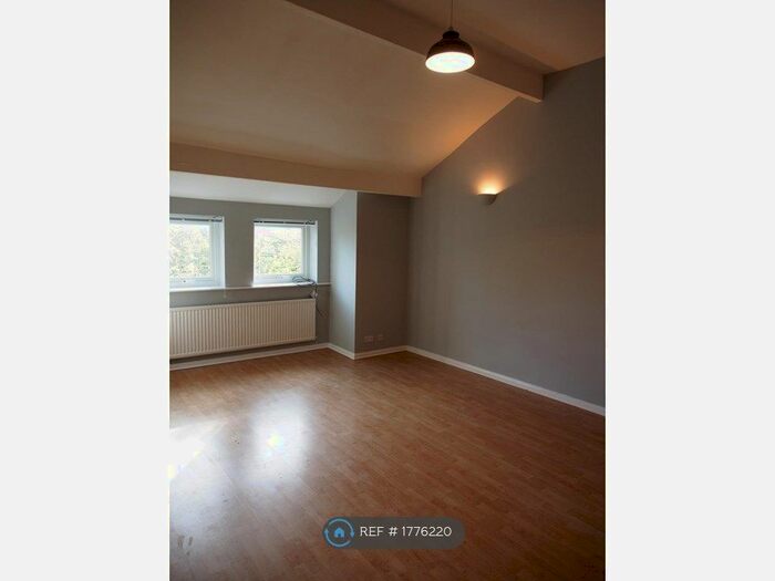 Studio To Rent In Osborne Road, Manchester, M19